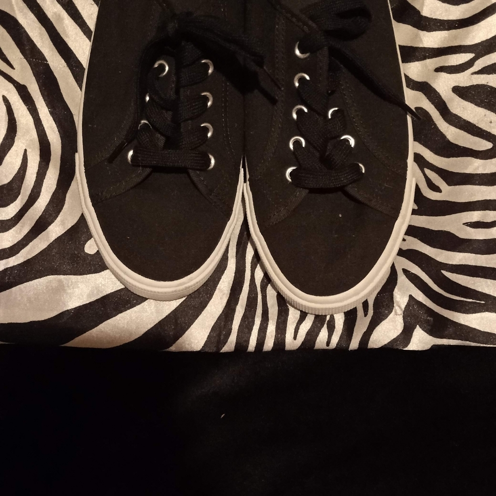 Shoes 7.5-8 in women's. Smoke and Pet free.